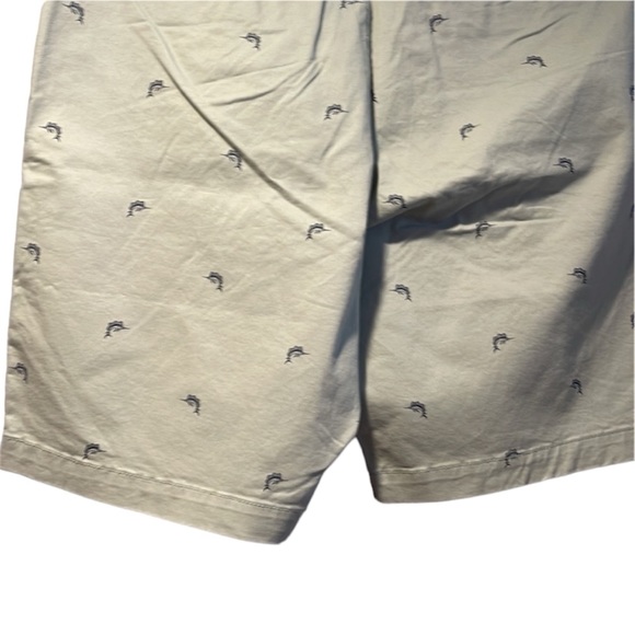 GAP Essential Khaki 10” Flat Front Khaki Chino Swordfish Designs 🆕 NWOT Sz 35 - Picture 6 of 9